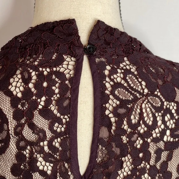 Loft lace blouse bell Sleeves size large tie at sleeves deep burgundy - Picture 6 of 9